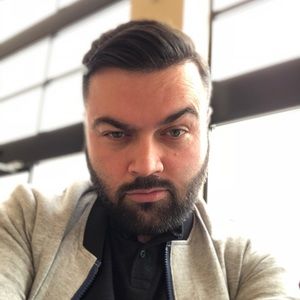 Meet your Posher, Casey